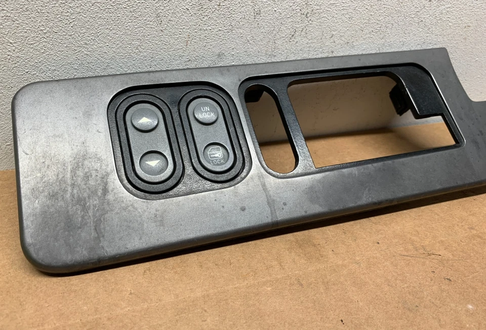 Chevy GMC C1500 1990-1994 Suburban Silverado interior pasajero interruptor bisel Foto 4 de 4