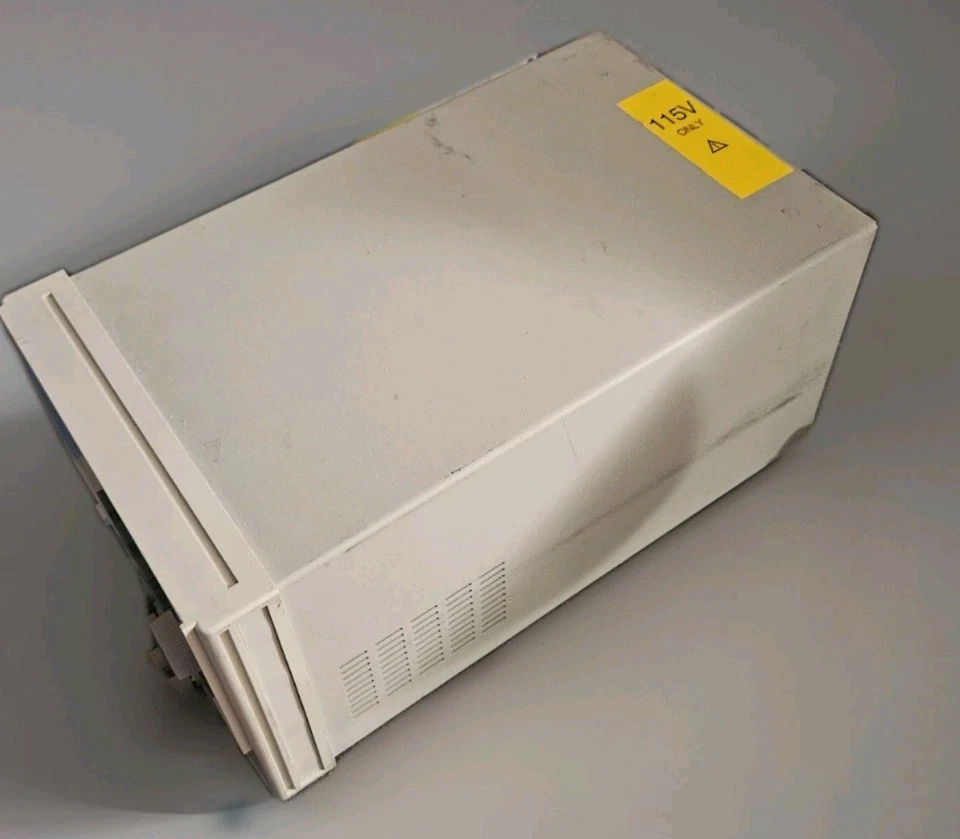 HP/Agilent/Keysight U8031A Triple Output DC Power Supply 0-30V, 6A / 5V, 3A - Image 3 of 4