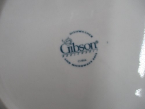 Gibson Housewares Dinner Plate Set Flourish White Embossed Fruit 10" Round 3 pcs - Picture 14 of 15