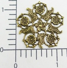 Hallazgo de joyería de filigrana floral oxidada de latón 24603