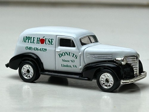 Matchbox AD-Ventures 1939 Chevrolet Panel Truck, Apple House Donuts - Picture 11 of 12