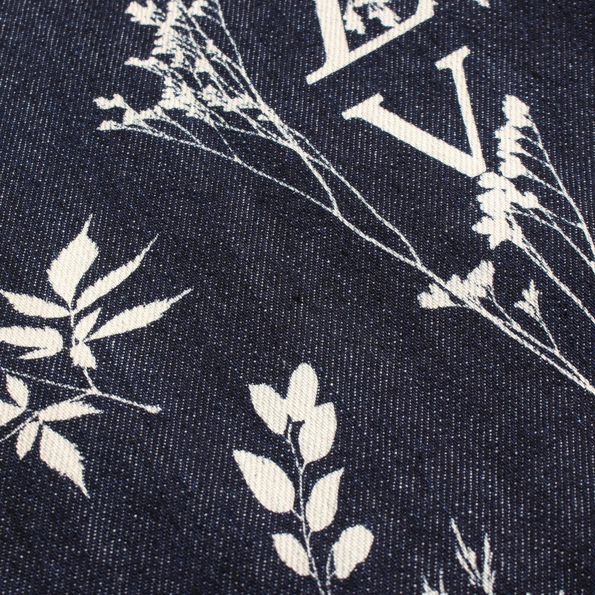 LOUIS VUITTON LV Leaf Denim Baseball Shirt cotton Navy White LOUIS VUITTON LV Leaf Denim Baseball Shirt cotton Navy White