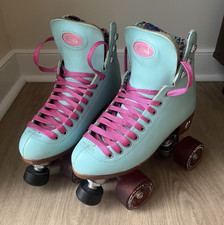 Moxi Beach Bunny Women's Quad Roller Skates Size 5 Light Blue w/ Pink Laces