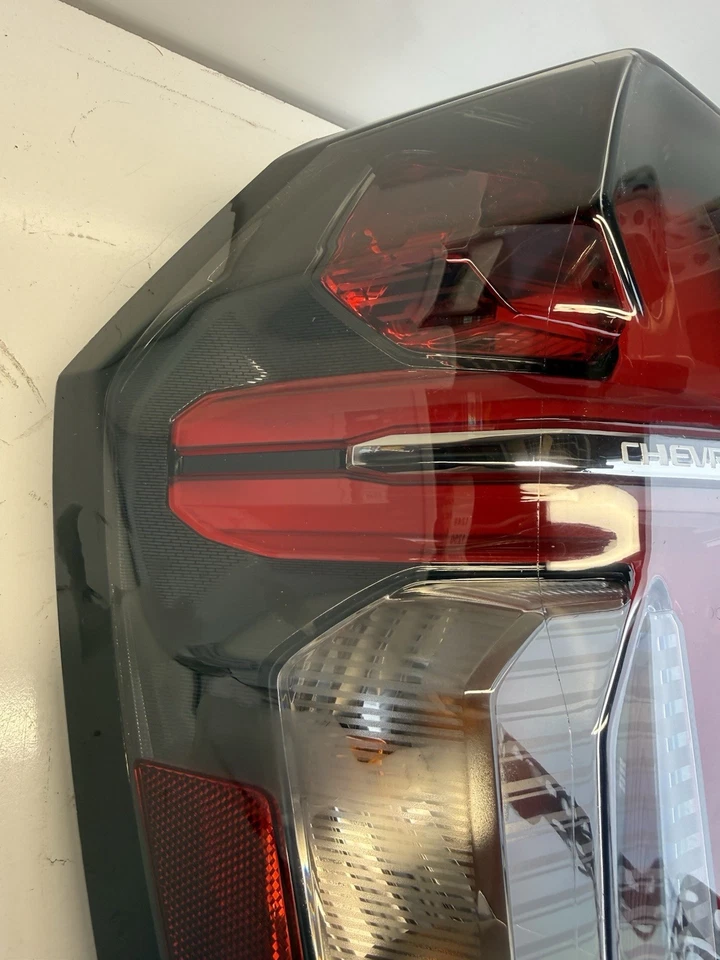 Luz trasera izquierda conductor LED OEM 85618751 2021 2022 2023 2024 Chevy Tahoe Suburban Foto 4 de 4