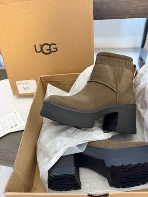 UGG Women's Moxy Chelsea Platform Boot Size 7