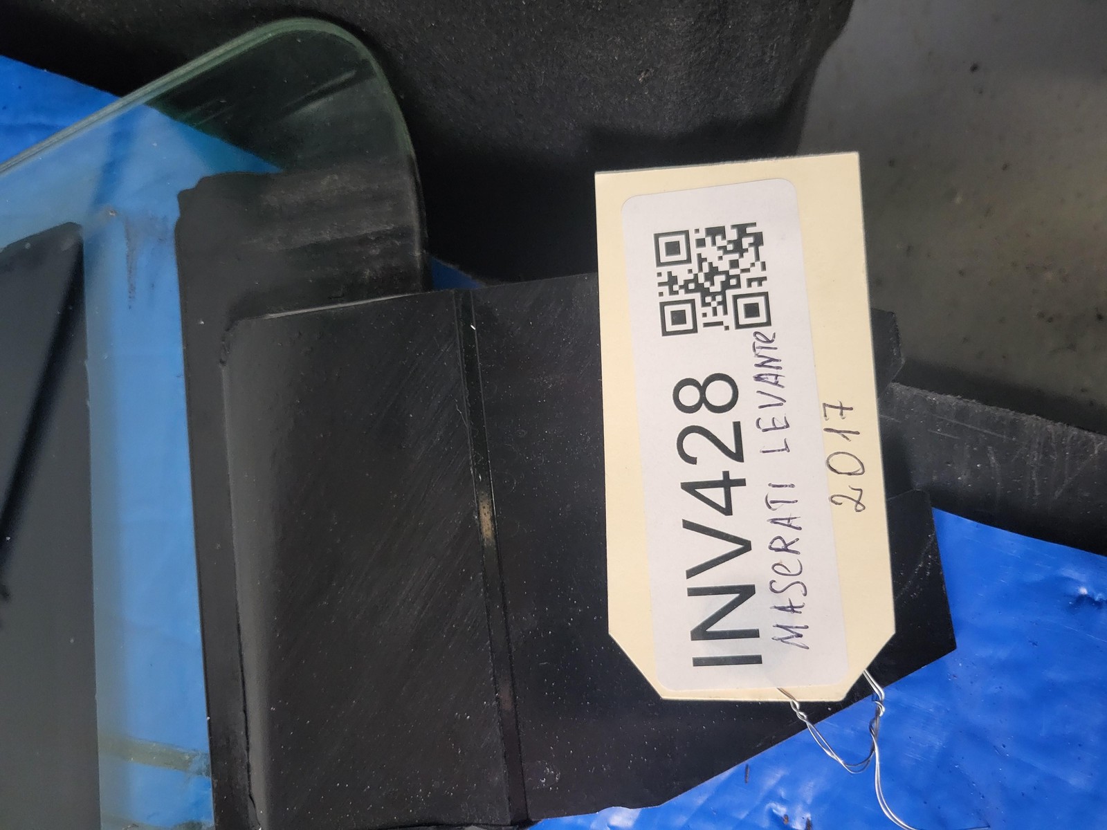 Used Oem Maserati Right Passenger Front Door Window Glass for 2017-2020 Levante
