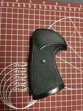 Pachmayr Presentation Gun Grips Black Smith & Wesson J Frame Small Grip 1