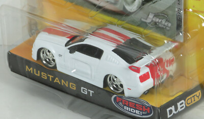 Jada Dub City Kustoms 2005 Ford Mustang GT 05 Ponycar White Wave 1