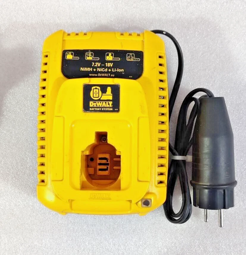 DEWALT DE9135 Charger 7.2V-18V With Dewalt DE9503 18V 2.6Ah Nimh Battery - Image 3 of 4