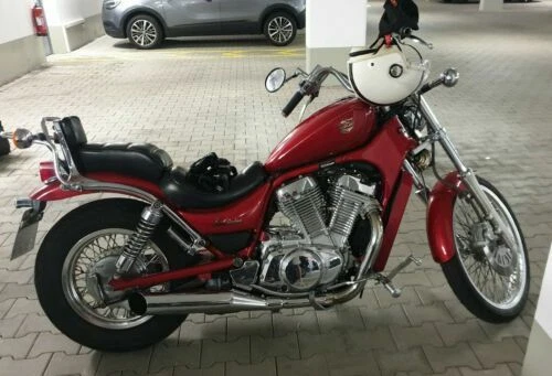 Suzuki Motorräder 501-750 ccm