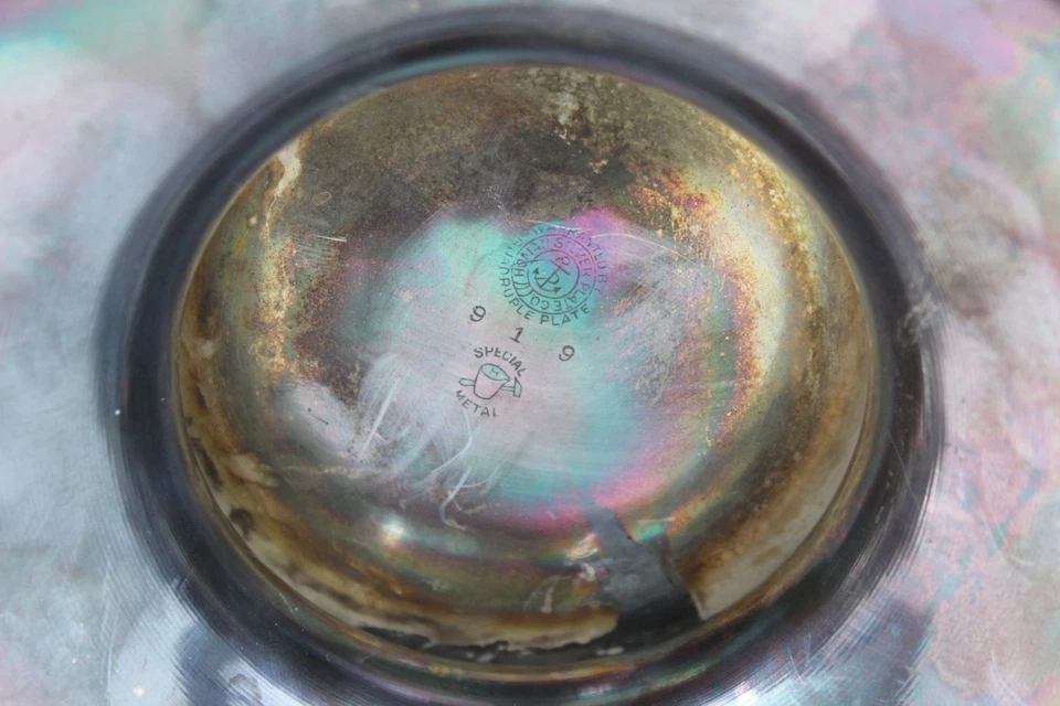 Par de cuencos de pedestal de placa cuádruple Meriden • Centro de mesa antiguo con borde festoneado Foto 4 de 4