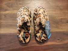 NEW SNUG LEAVES MEMORY FOAM WOMENS CHEETAH FAUX FUR SLIP ON SLIPPERS SIZE 7-8