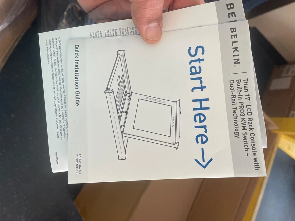 Estuche para gabinete de servidor Belkin 17" cajón profundo para rack Foto 4 de 4