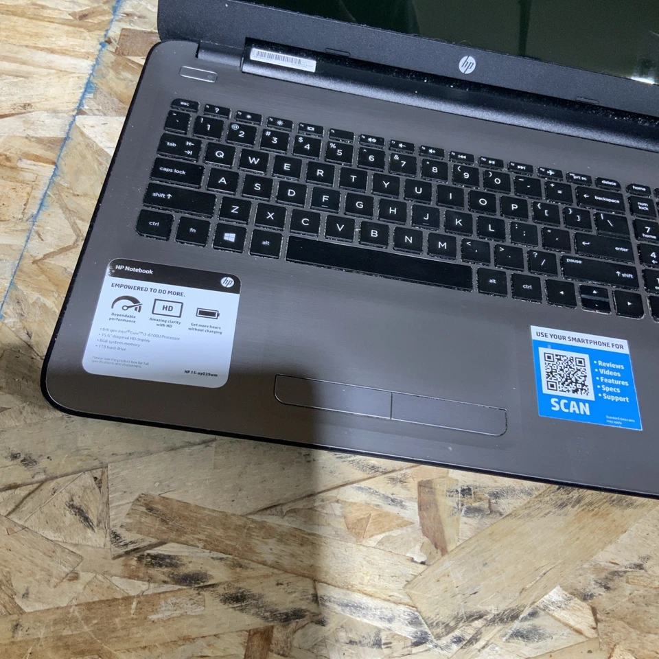 Portátil HP Modelo HP 15-ay039wm Sin HD 8 GB RAM B055 Foto 4 de 4