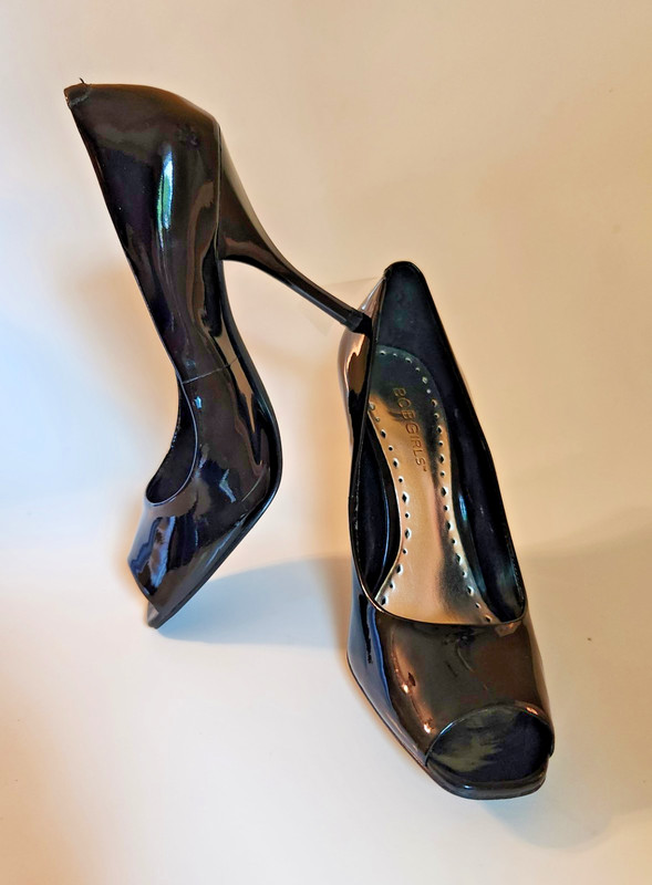 BCBG Ariel Black Patent Leather Peep Toe Pump Heel size 6.5