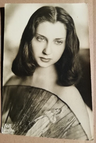 WOMAN WITH FAN - OLD PHOTO WITH DEDICATION - approx 14.5 x 9.5 cm