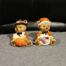 RUSS Thanksgiving Pilgrim Bear Salt And Pepper Shaker Set