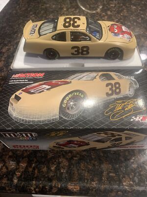 2005 ELLIOTT SADLER #38 M&M'S PRIMER ''TEST CAR'' 1:24 SCALE CAR NEW IN THE BOX