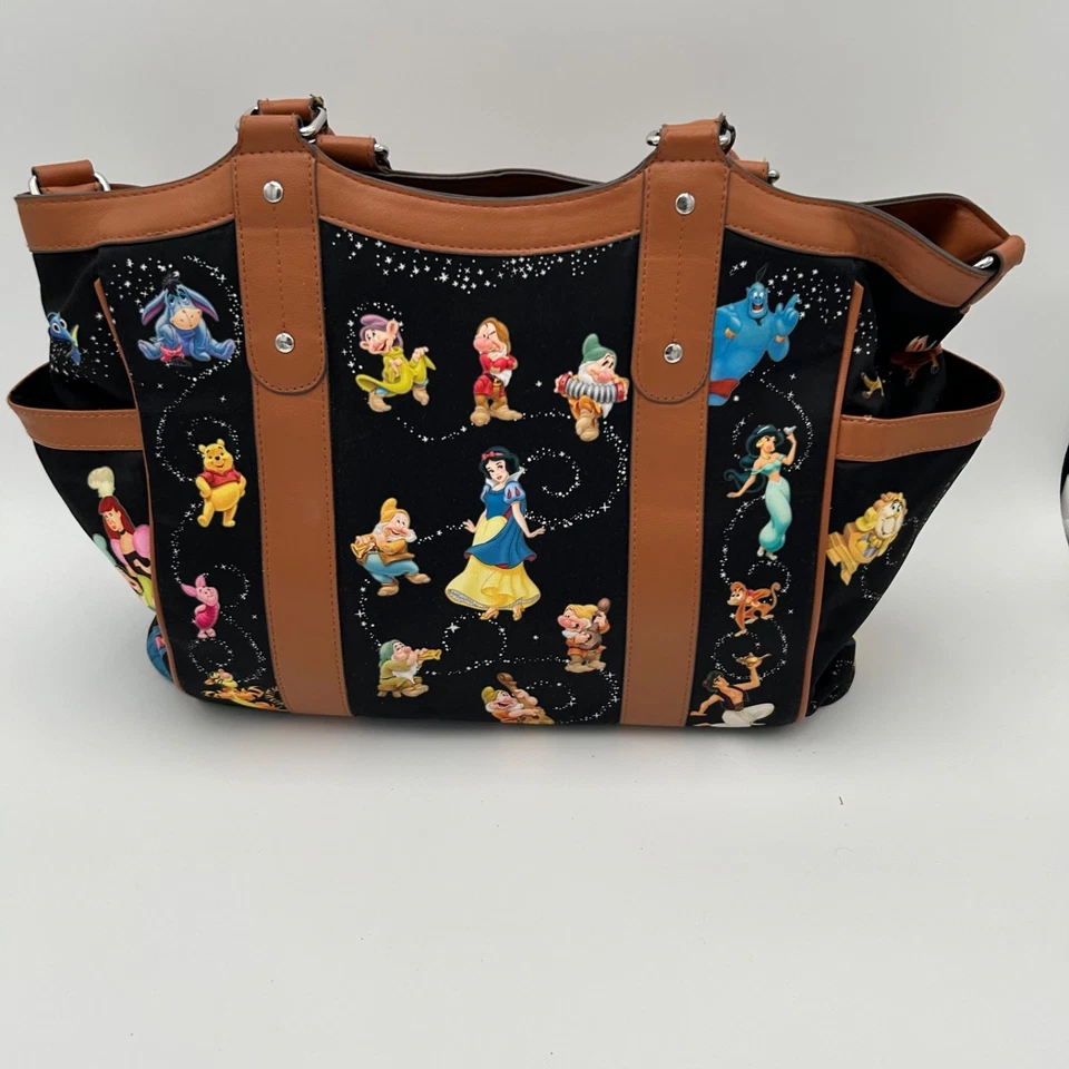 Bolso de Mano Disney “Carry The Magic” Bradford Exchange con Dije y Cartera Foto 4 de 4