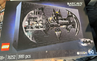 LEGO 76252 DC Batman Batcave Shadow Box Huge Exclusive Set NEW