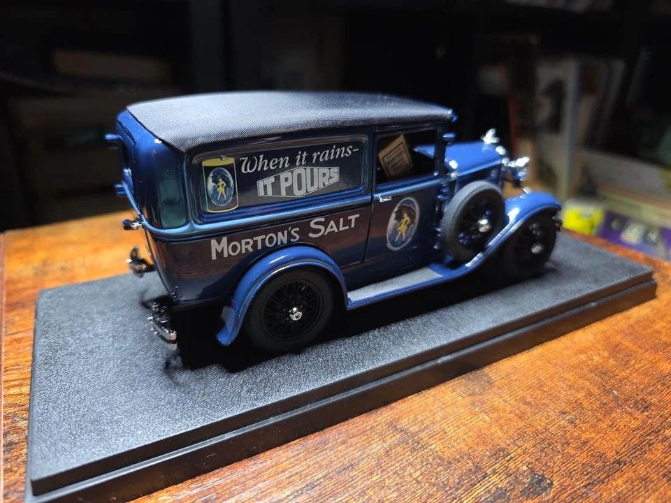 1931 MORTON SALT PANEL DELIVERY TRUCK DANBURY MINT 1:24 WITH DISPLAY CASE - Image 2 of 4
