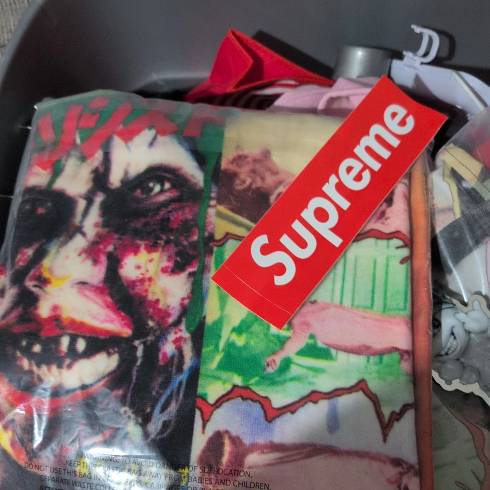 Mini toalha Supreme The Exorcist - Imagem 3 de 4