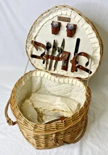 PICNIC TIME Heart Picnic Basket for 2, Wicker Basket with Handle,(Antique White)