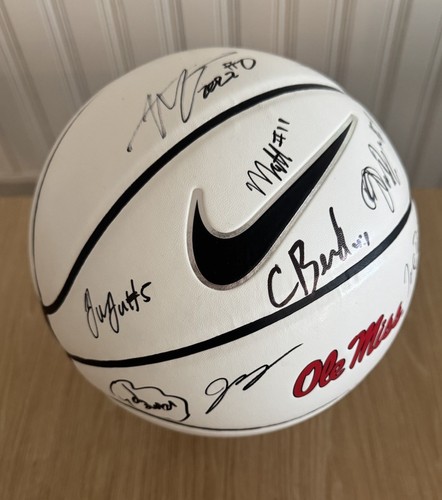 2024-25 OLE MISS REBELDES EQUIPO FIRMADO BALONCESTO SEC NIKE MISSISSIPPI - Imagen 5 de 8