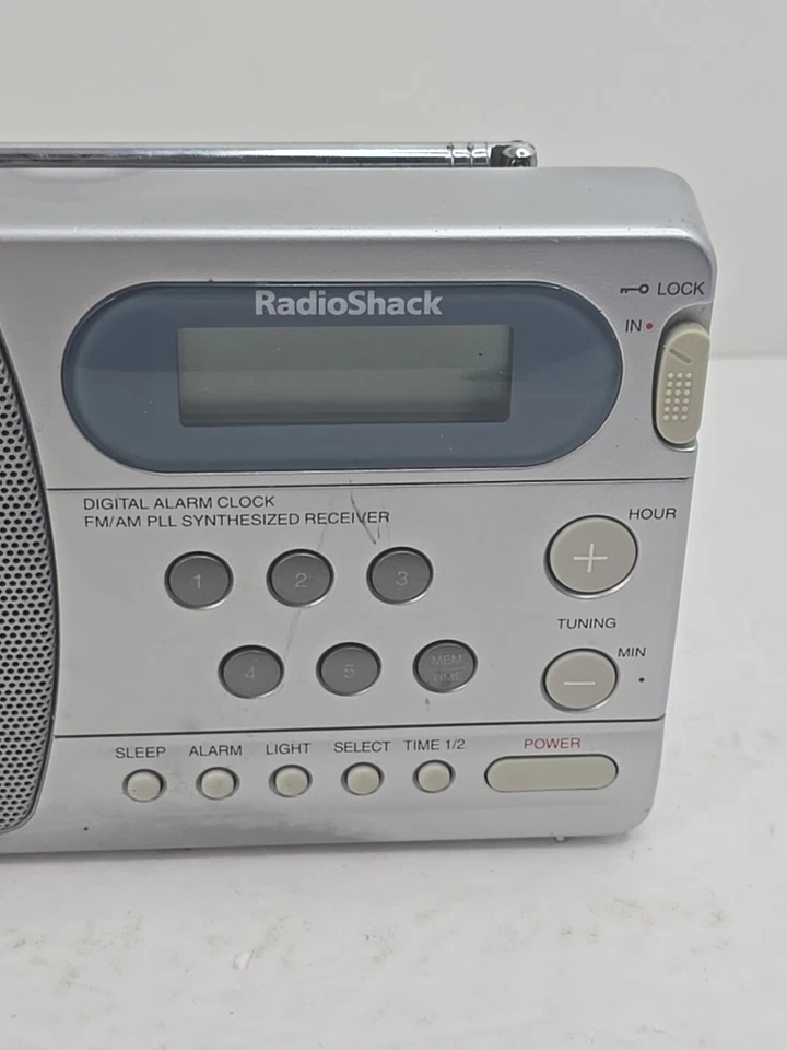 Radio Shack AM/FM Portable Radio Alarm Clock model 12-898 Vintage - Image 4 of 4