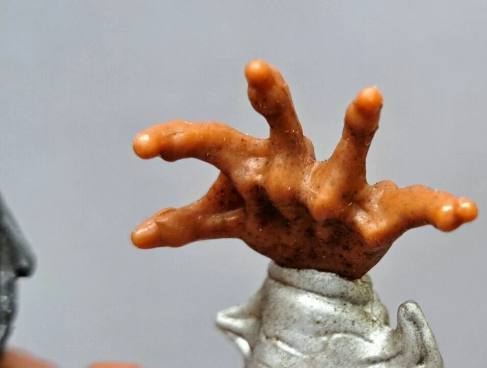 1993 Kenner Predator Action Figure, Alien Hunter Cracked Tusk Predator, 5" VTG - Image 4 of 4