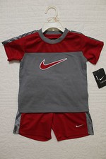 NEW BOYS NIKE 2 PIECE SET SHIRT AND SHORTS OUTFIT 40 RED GRAY