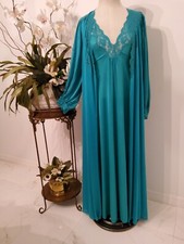 NEW VINTAGE MISS ELAINE PEIGNOIR SET IN GREEN NIGHTGOWN  ROBE LONG LACE SMALL
