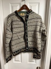vintage woven Wool Sweater tag from Tr nderstua Norwegian Hole In Back M IT2
