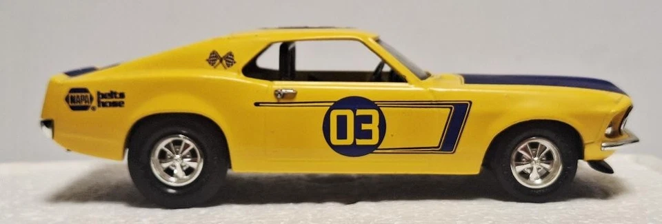 Cinturones y mangueras Ertl NAPA #03 Ford Mustang Bank modelo fundido a presión sin caja muy buen estado Foto 2 de 4