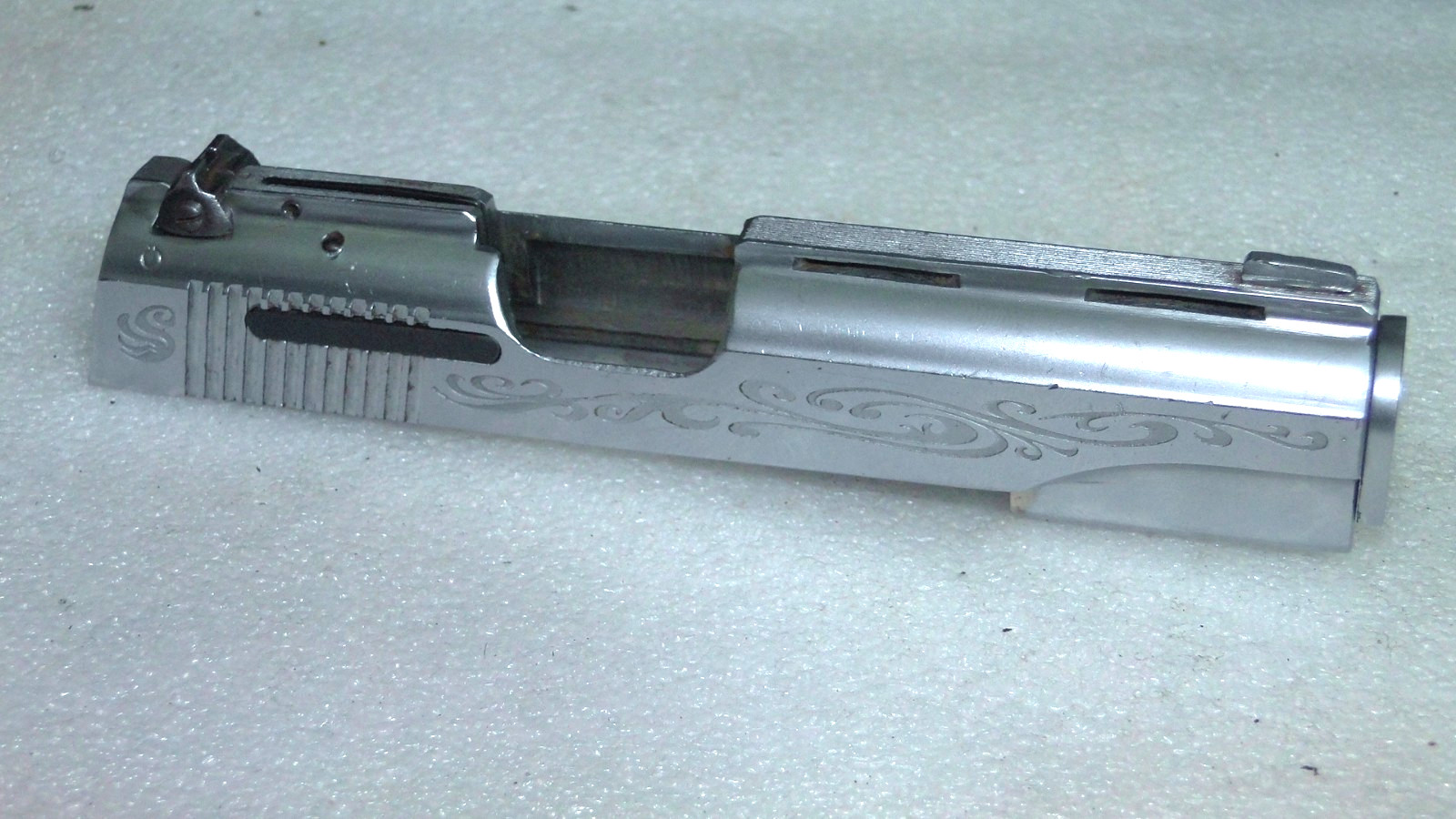 LLAMA 1911, SMALL FRAME VENTILATED CHROME SLIDE ENGRAVED, FIRING PIN, BUSHING.