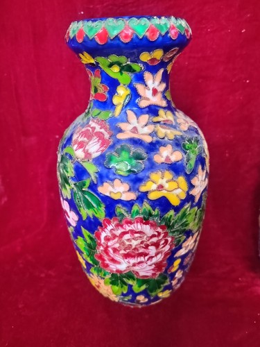 A pair of twisted enamel flower and bird vases in the Chenghua year of the Ming - Picture 7 of 16