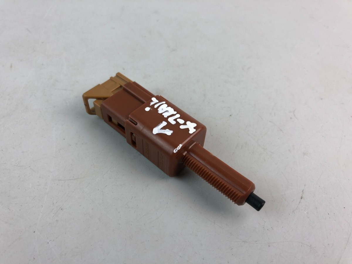 2017 Nissan X-Trail T32 Brake Pedal Sensor Switch Unit | eBay