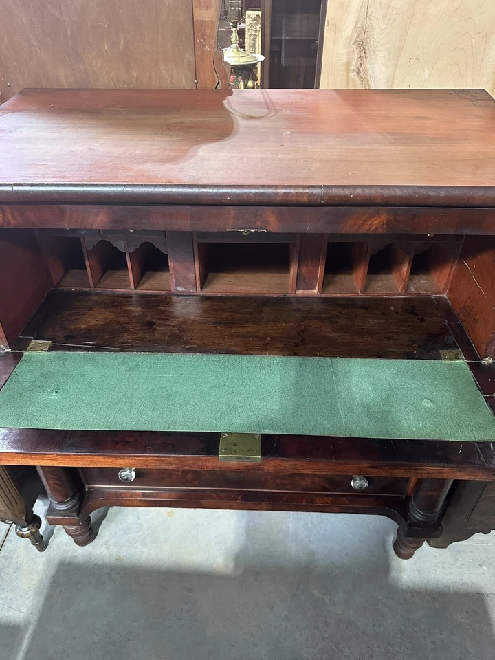 Antiguo escritorio de mayordomo de caoba federal tardía de Virginia Foto 2 de 4