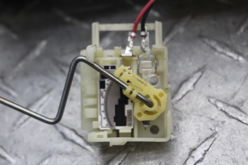 Yamaha FZ6 2006 bomba de combustible gasolina unidad transmisora OEM Foto 2 de 4