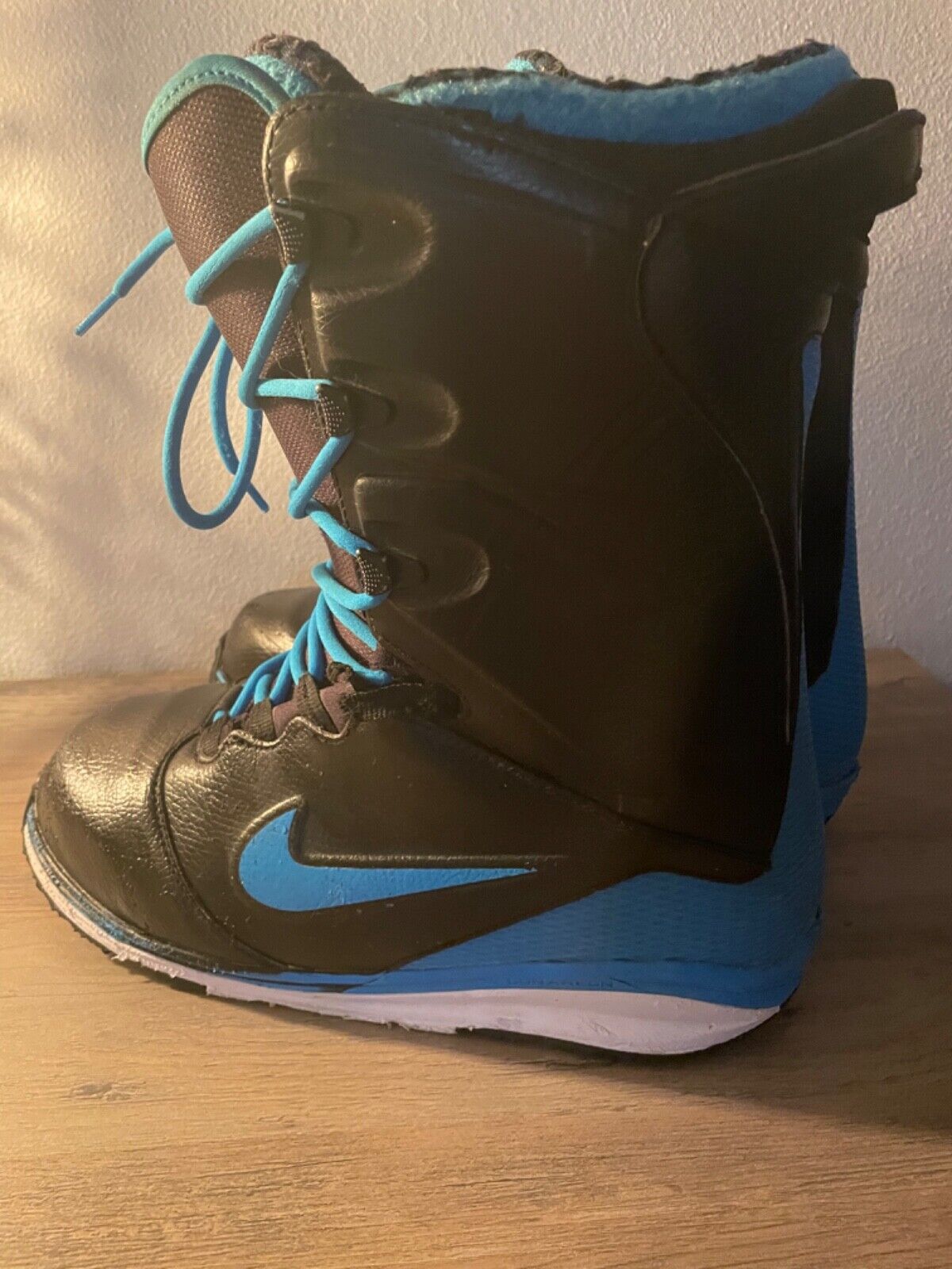 nike snowboard boots 10.5 Nike LunarEndor