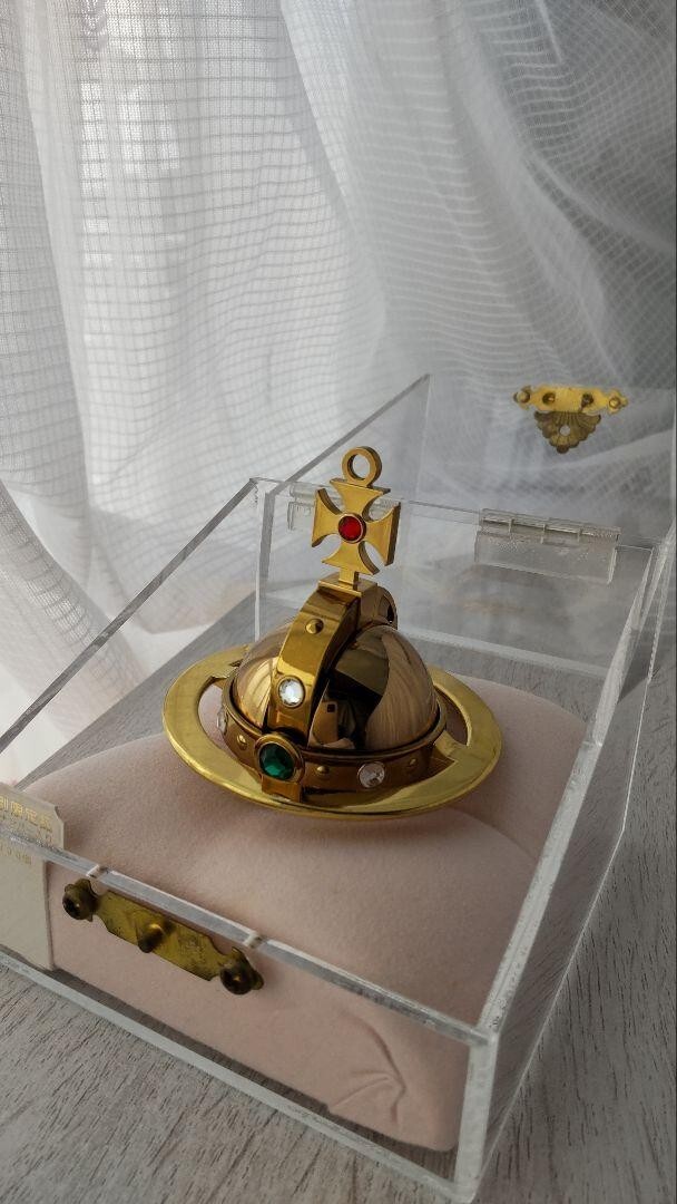 超レア Vivienne Westwood ORB ゴールドライター 宝石装飾 超レア Vivienne Westwood ORB ゴールドライター 宝石装飾