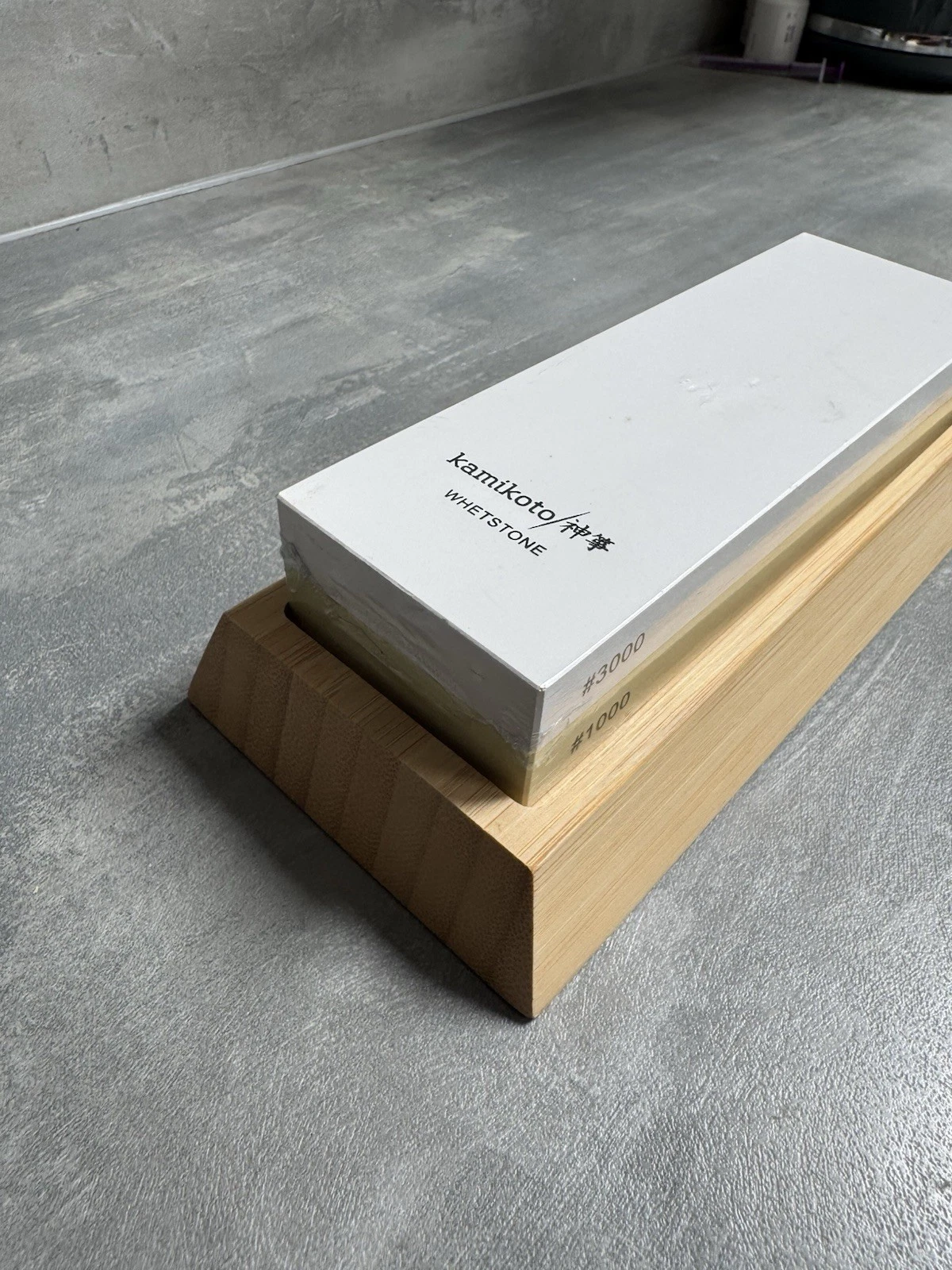 Kamikoto Toishi Sharpening Whetstone 1000/3000 Bamboo Stand Brand New 6