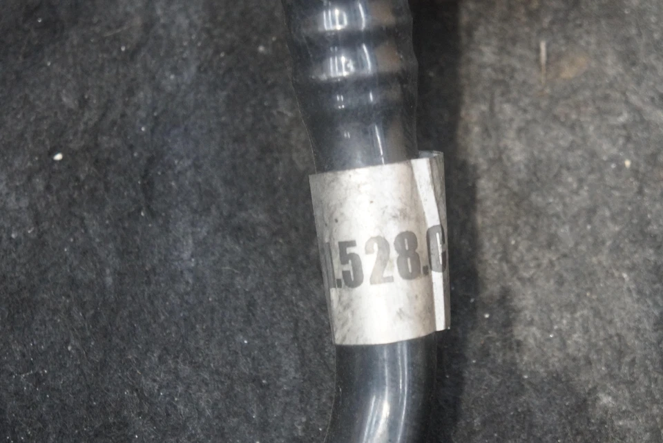 Manguera de tubería de filtro de vapor de combustible 470201528C 470201420 Lamborghini Aventador 2015 Foto 3 de 4