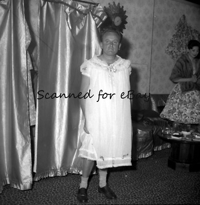 MANN IN WOMAN'S NIGHTY DRAG? - 1 NEGATIV 1958
