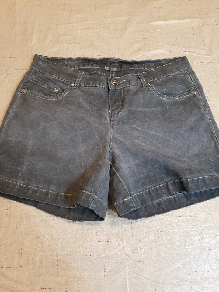 Buffalo Women's Gray Stone Wash Shorts Size 6/28 Chambray Casual Coastal - Image 3 of 4