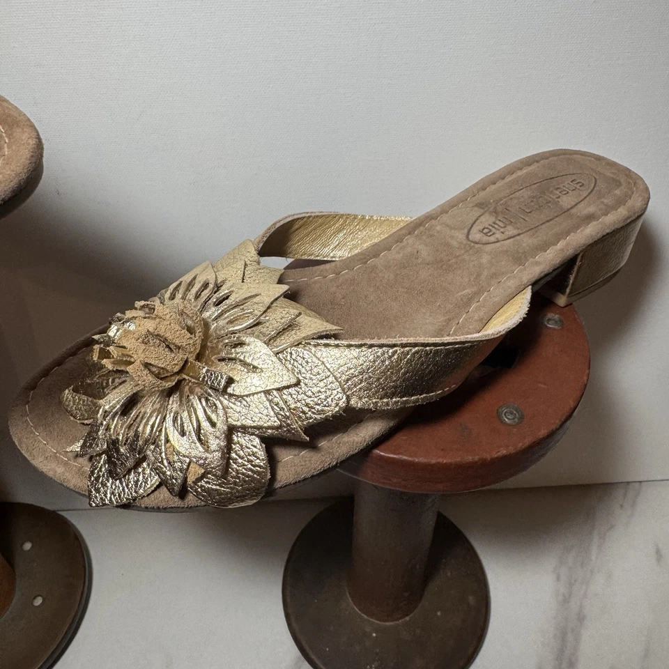Sandalias de Tanga Sheridan Mia Cuero Metálico Tacón Floral Detalladas DORADAS/TALLA 8 Foto 3 de 4