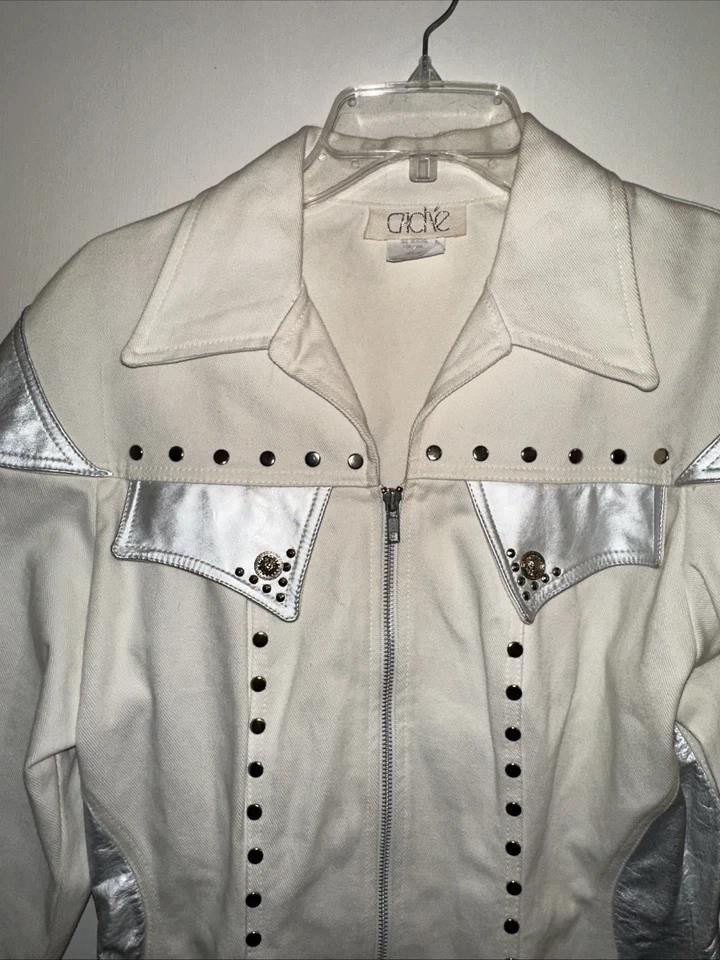 Chaqueta de Moto Cache Vintage Off White Plateada Tachonada Cuero Cabeza de León Talla M Foto 4 de 4