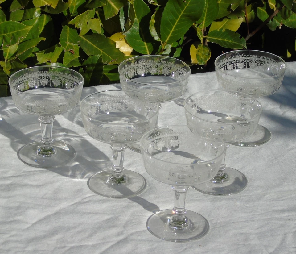 Service de 6 coupes à champagne en cristal gravé de palmettes Clichy? - Photo 2/4