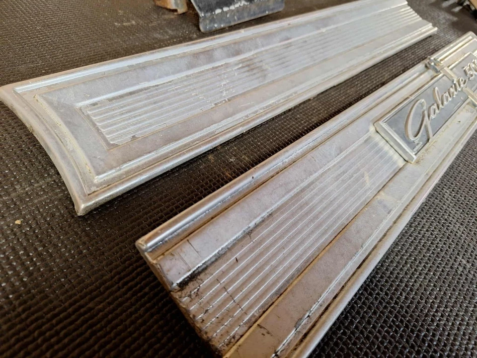 Ford Galaxie 500 1963 1964 maletero panel trasero molduras Foto 2 de 4