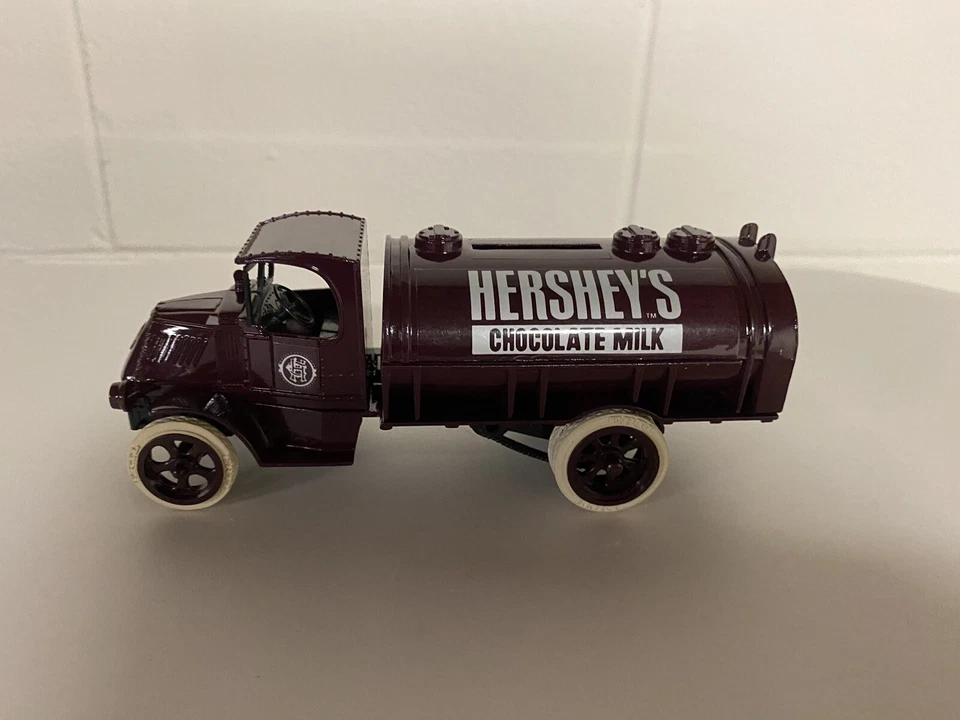 Ertl Hershey’s Chocolate Milk 1926 Mack camión cisterna banco de monedas-6 1/2” de largo Foto 2 de 4